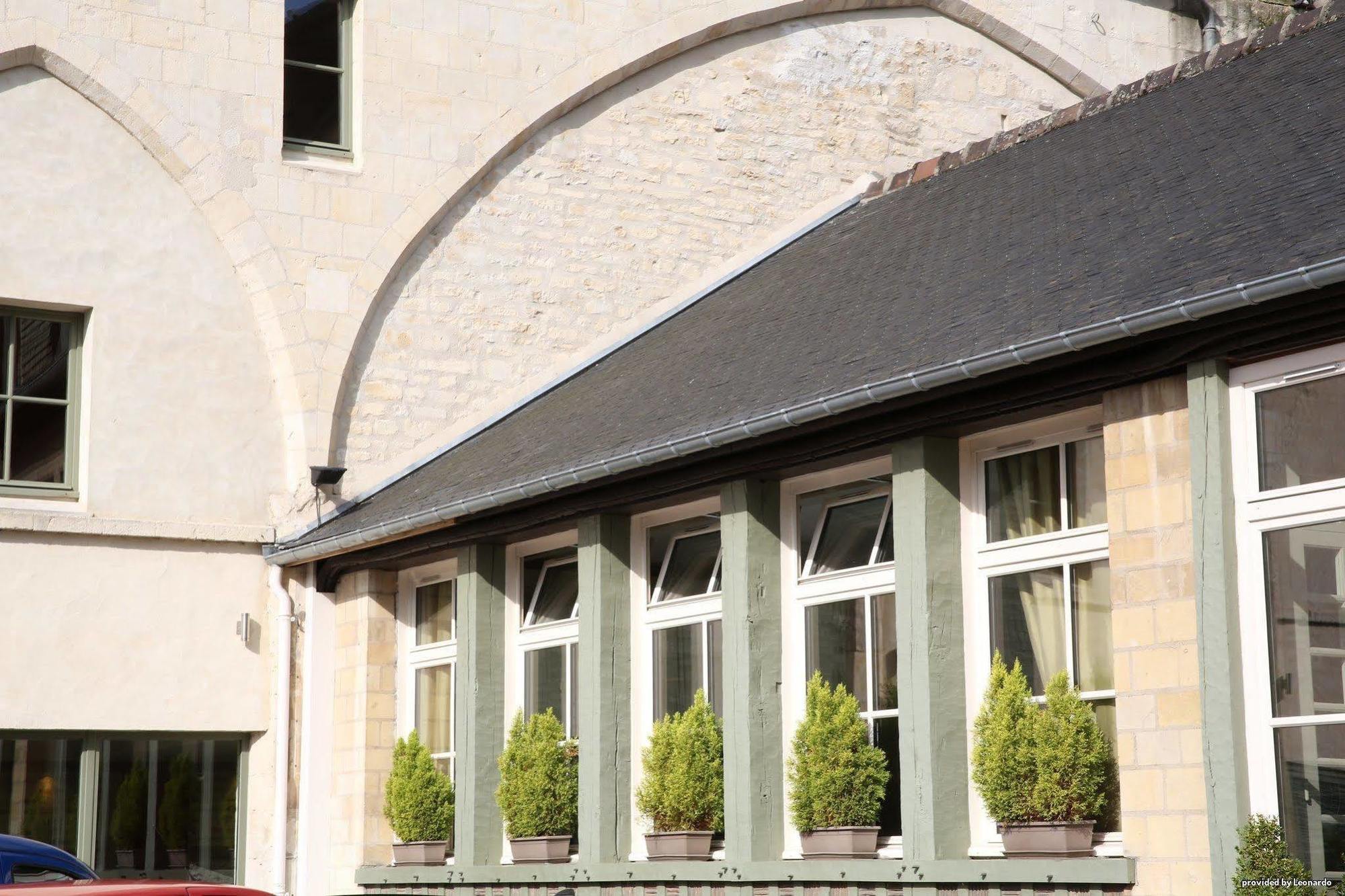 Hotel Restaurant Le Dauphin Et Le Spa Du Prieure Caen Exterior foto